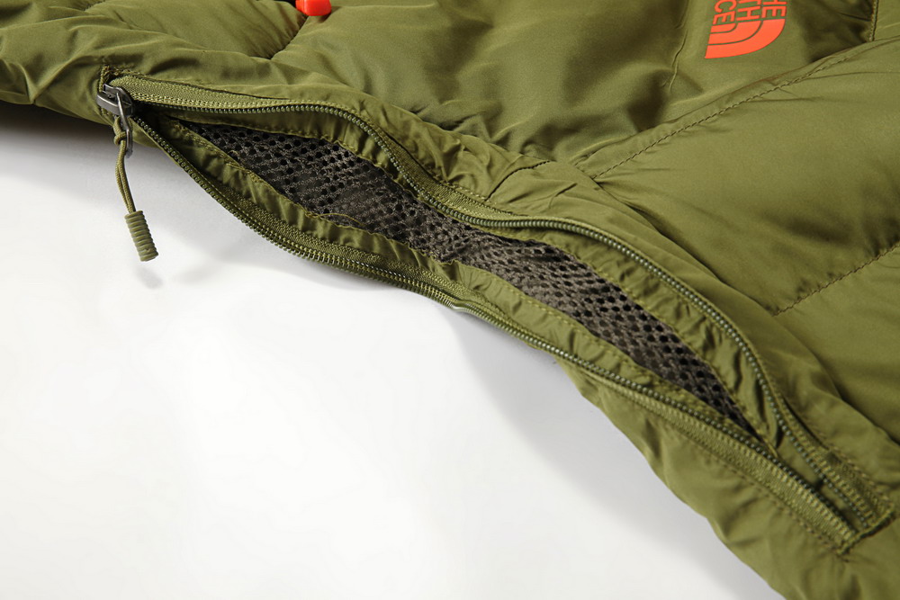 冬季羽絨服細(xì)節(jié)展示